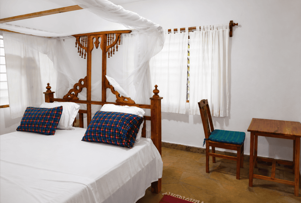 Accommodations villa verona building 2bedroom kingsizebed with working desk chair
