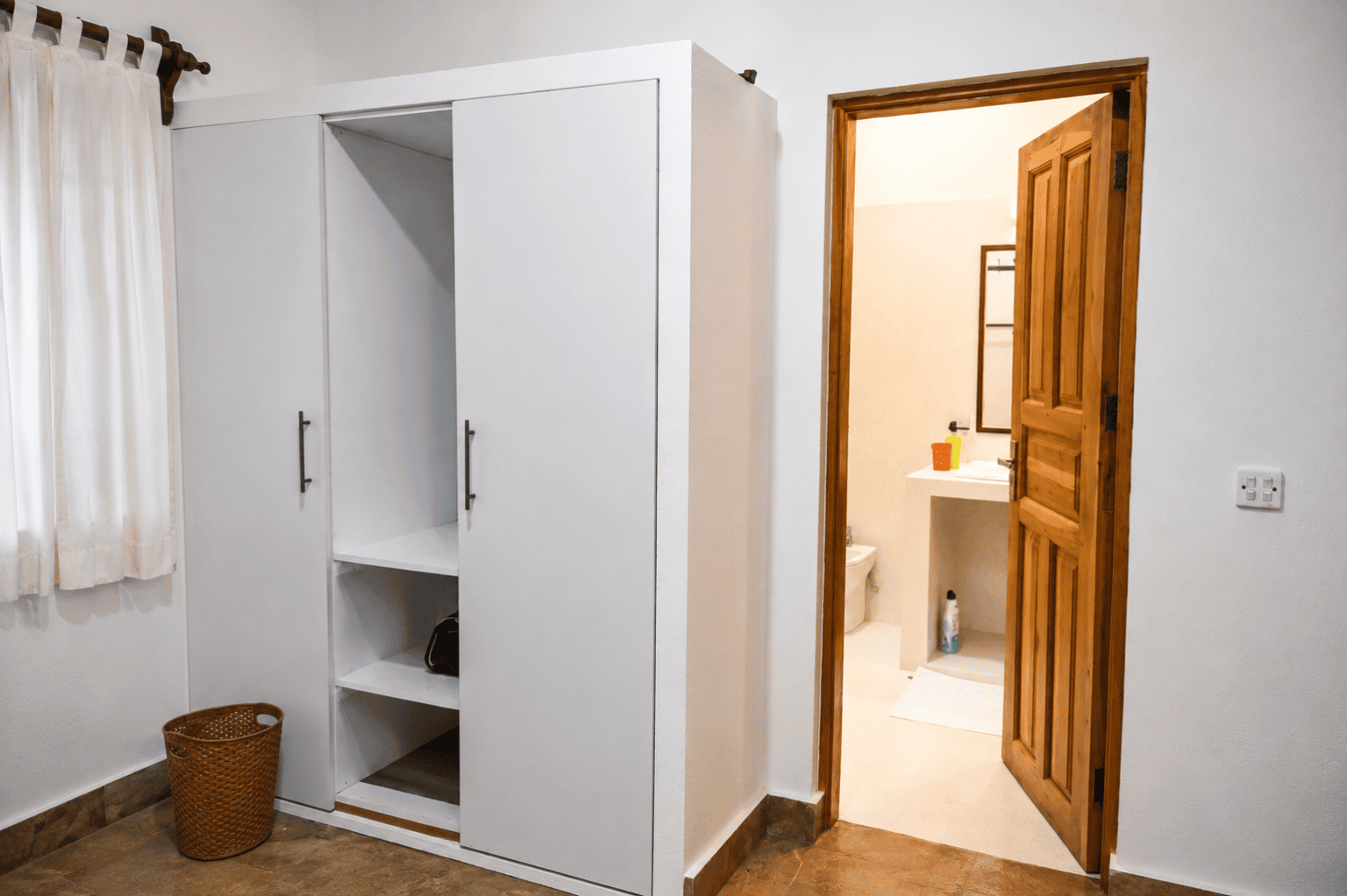 villa verona building 2bedroom showing wardrobe bathroom