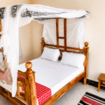 Accommodations standardroom queensize bed with net villa verona gardens