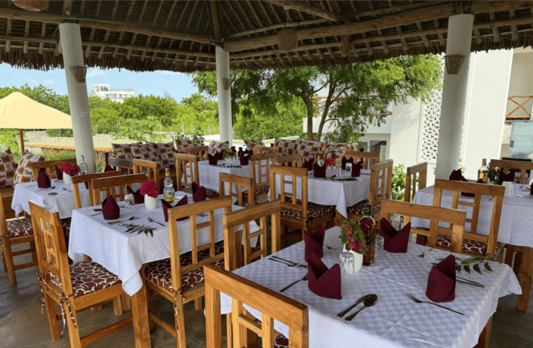 villa verona garden restaurant watamu setting2