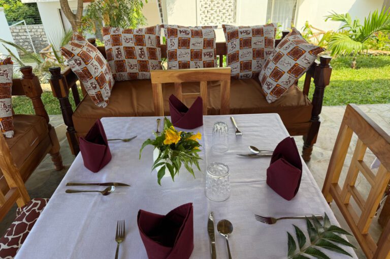 villa verona garden restaurant watamu setting3
