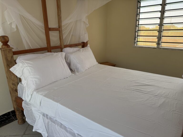 villa verona gardens watamu standardroom bed